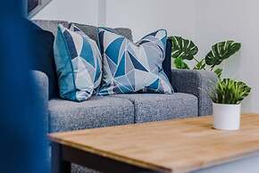 Host Apartments The Roscoe Coach House