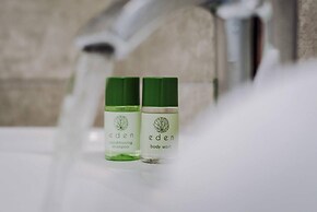 Host Apartments The Roscoe Coach House