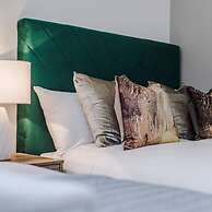 Host Apartments The Roscoe Coach House