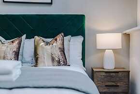 Host Apartments The Roscoe Coach House