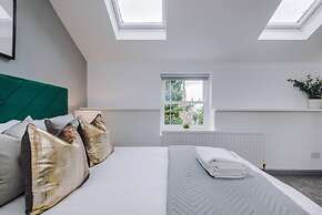 Host Apartments The Roscoe Coach House