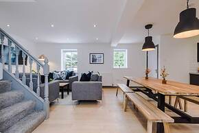 Host Apartments The Roscoe Coach House