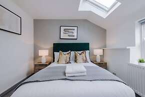 Host Apartments The Roscoe Coach House