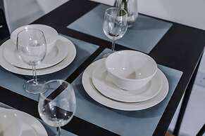 Host Apartments The Roscoe Nest