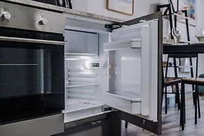 Host Apartments The Roscoe Nest