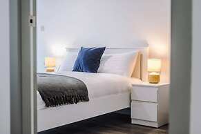 Host Apartments The Roscoe Nest