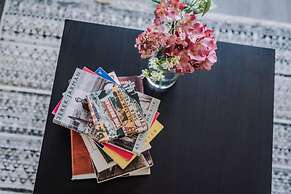 Host Apartments The Roscoe Nest