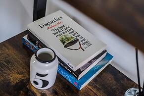 Host Apartments The Roscoe Nest