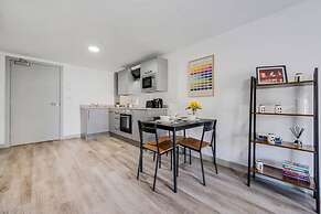 Host Apartments The Roscoe Nest