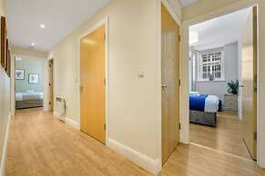 Host Apartments Queen Square Apartment