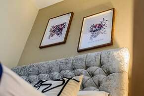 Host Apartments Queen Square Apartment