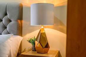 Host Apartments Queen Square Apartment