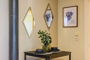 Host Apartments Queen Square Apartment