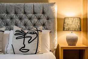 Host Apartments Queen Square Apartment