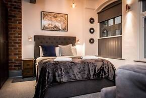 Host Stay Bands Warehouse I