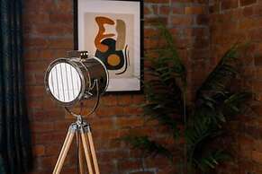 Host Stay Bands Warehouse VI