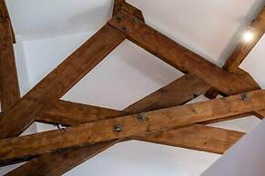 Host Stay Bands Warehouse VI