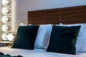 Host Stay Bands Warehouse VI