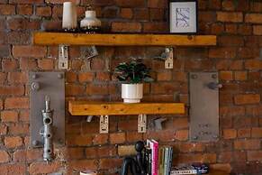 Host Stay Bands Warehouse VI