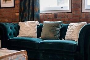 Host Stay Bands Warehouse VI