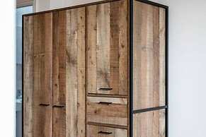 Host Stay Bands Warehouse VI