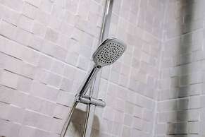 Host Stay Bands Warehouse V