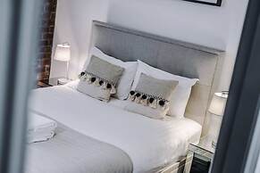 Host Stay Bands Warehouse V