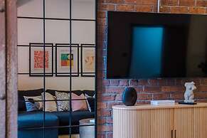 Host Stay Bands Warehouse IV