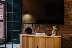 Host Stay Bands Warehouse IV