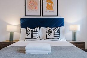 Host Stay Bands Warehouse IV