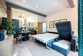 Host Stay Bands Warehouse IV