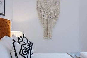 Host Stay Bands Warehouse IV