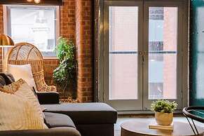 Host Stay Bands Warehouse IV