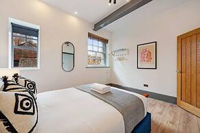 Host Stay Bands Warehouse IV