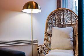 Host Stay Bands Warehouse IV