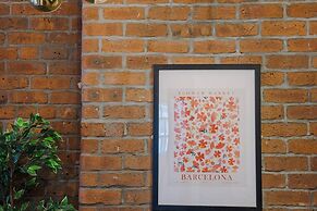 Host Stay Bands Warehouse IV