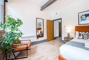 Host Stay Bands Warehouse IV