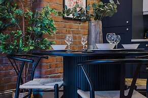 Host Stay Bands Warehouse IV