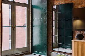 Host Stay Bands Warehouse IV