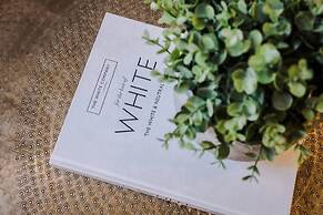 Host Stay Bands Warehouse IV