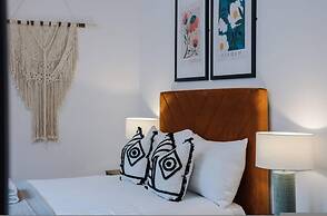 Host Stay Bands Warehouse IV