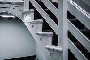 Host Apartments Catharine Quarters III