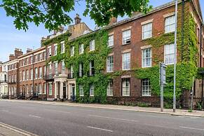 Host Apartments Catharine Quarters IV