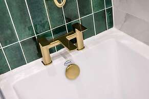 Host Apartments Catharine Quarters IV