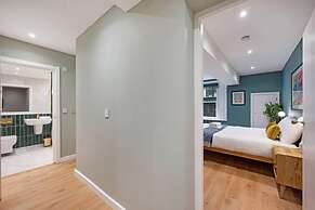 Host Apartments Catharine Quarters IV