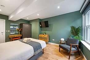 Host Apartments Catharine Quarters IV