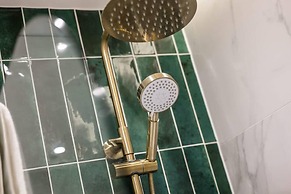 Host Apartments Catharine Quarters IV