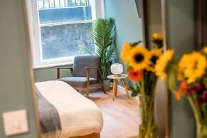 Host Apartments Catharine Quarters IV