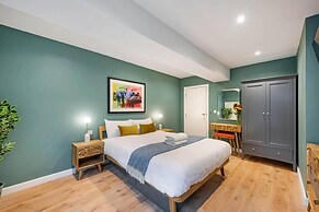 Host Apartments Catharine Quarters IV