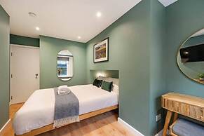 Host Apartments Catharine Quarters IV